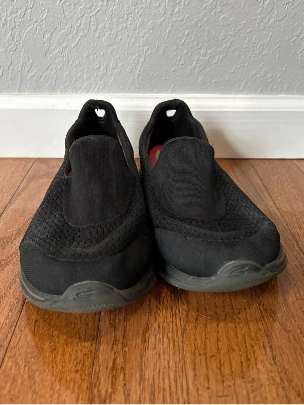 Skechers Go Walk 4 Walking Shoes Slip On Sneakers Women’s Size 9.5 Wide Black